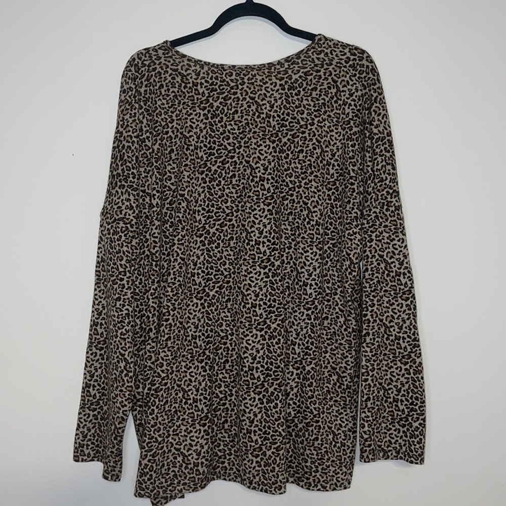 Umgee Animal-Print V-Neck Top w/ Front Gathering - Picture 7 of 12